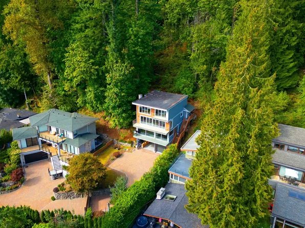 2867 Panorama Dr, North Vancouver, BC V7G 1V7