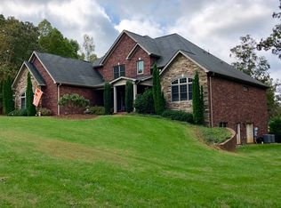 2513 Rolling Ridge Dr, Hickory, NC 28602