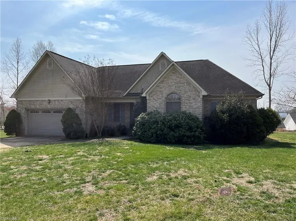 105 Salem Ct, Randleman, NC 27317