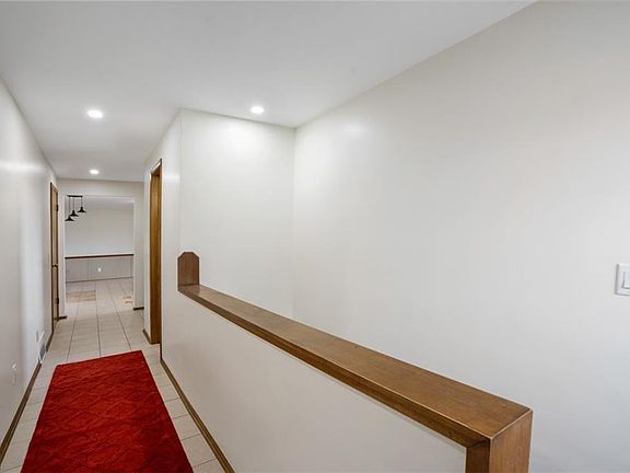 4th image of 4544 Maplegrove Ave