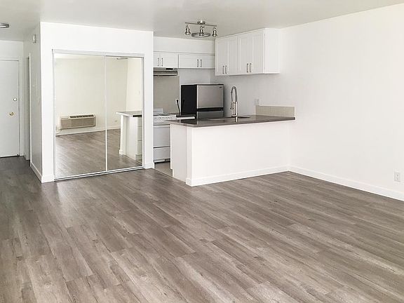 2nd image of 1601 N Poinsettia Pl #210