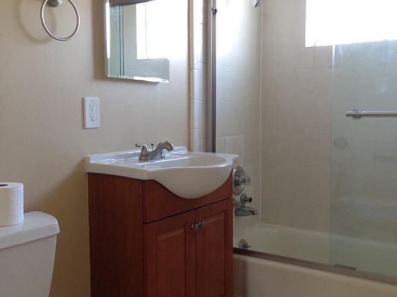 5th image of 150 Redwood Ave APT 7