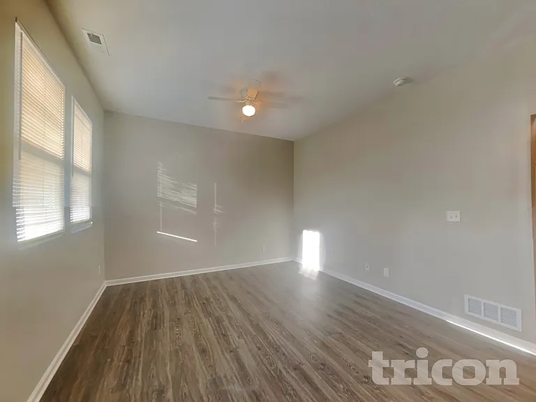 1098 Tomahawk Pl — Photo 3