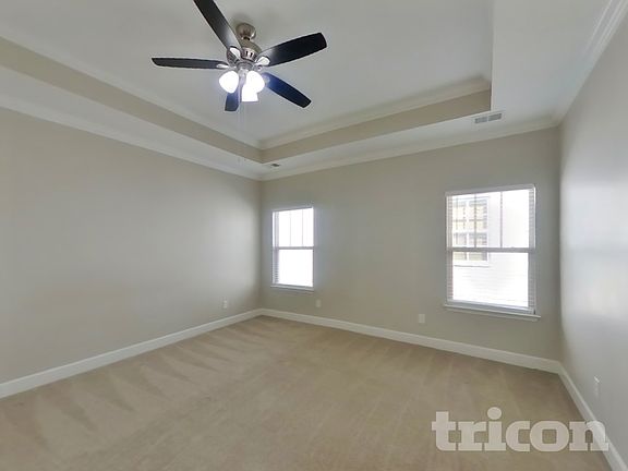 4th image of 508 Pleasant St