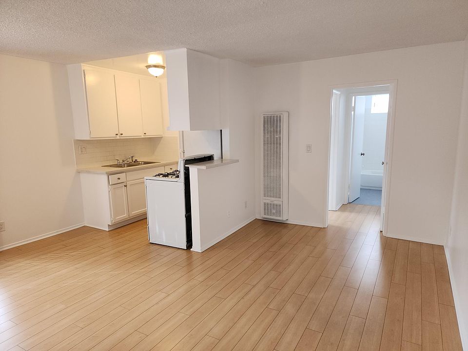 1st image of 511 Raymond Ave #10