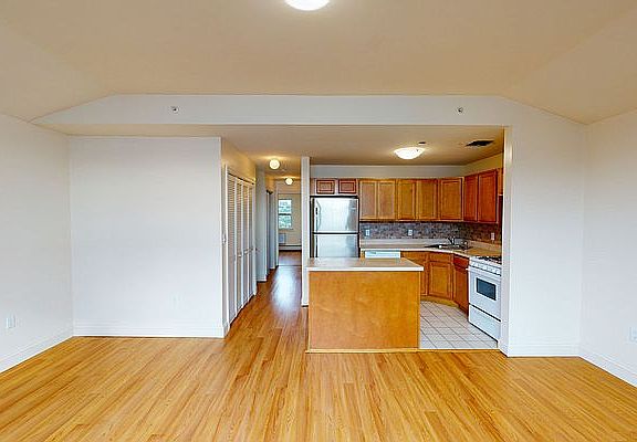 5th image of 110 Lighthouse Ct #110B