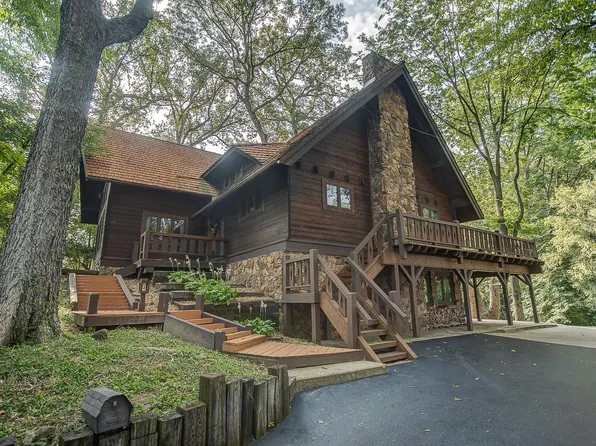 46 Country Club Pl, Belleville, IL 62223