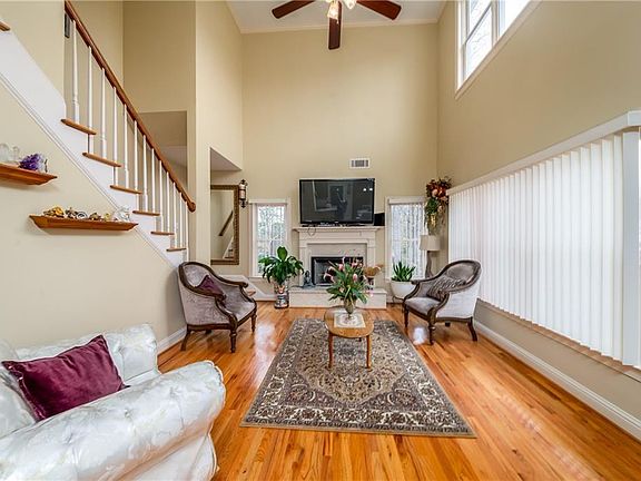 5th image of 1039 Sammi Jo Ln