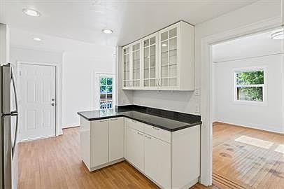 4th image of 5000 15th Ave NE #M-1