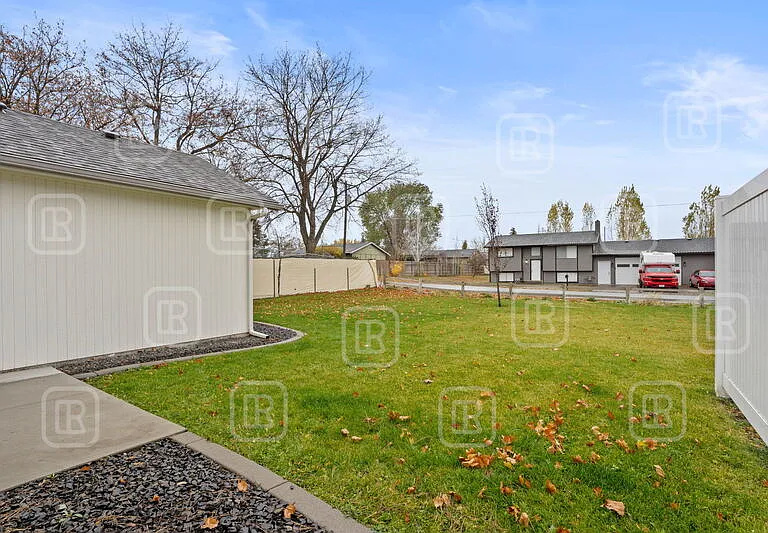 17020 E Knox Ln — Photo 32