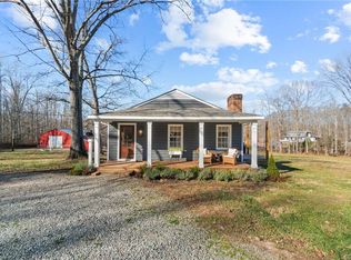 1915 Cook Rd, Powhatan, VA 23139
