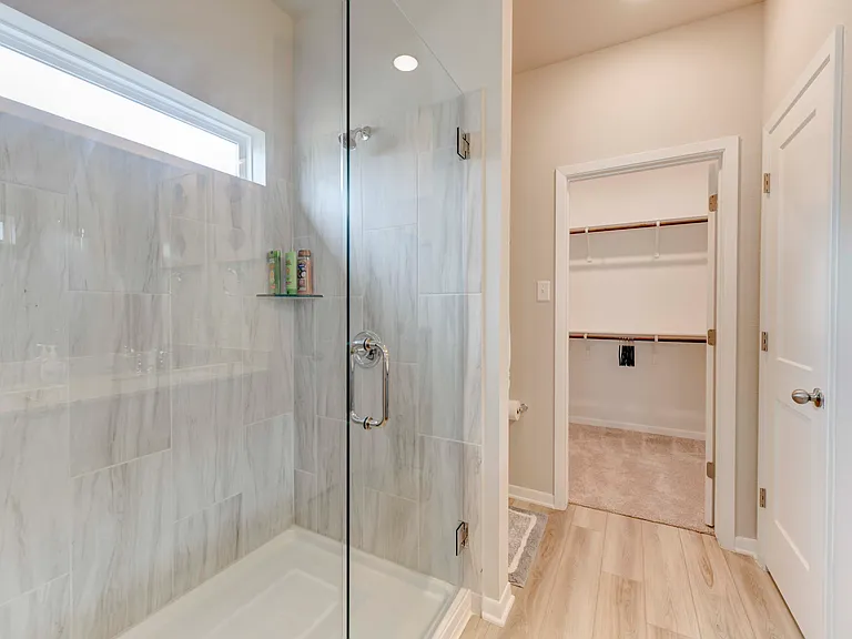 524 Oxford Ln — Photo 11