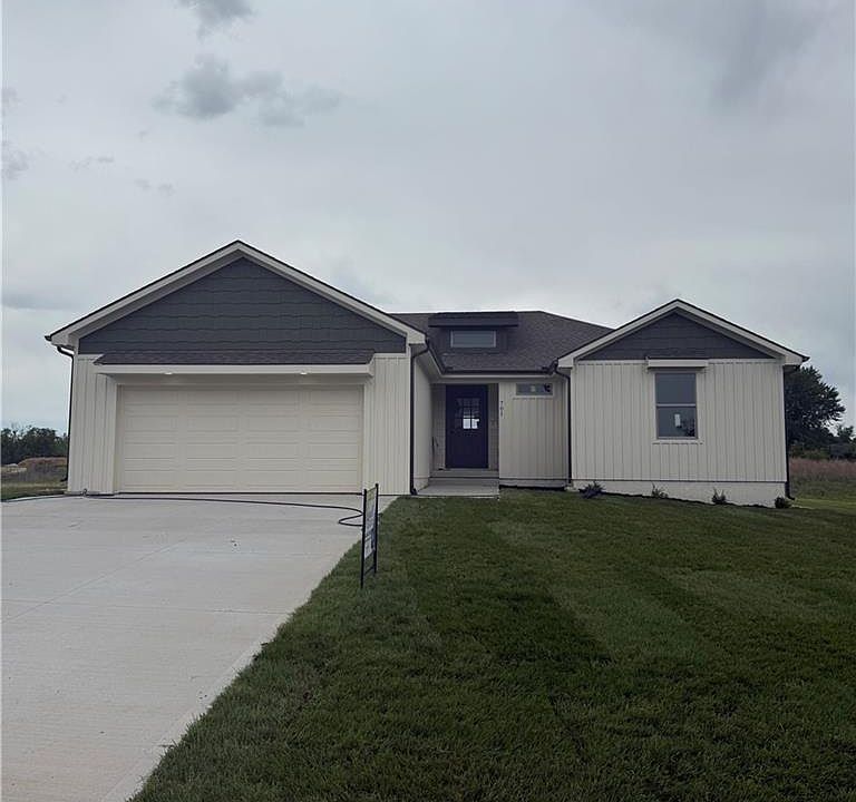 1st image of 701 SE 21st St