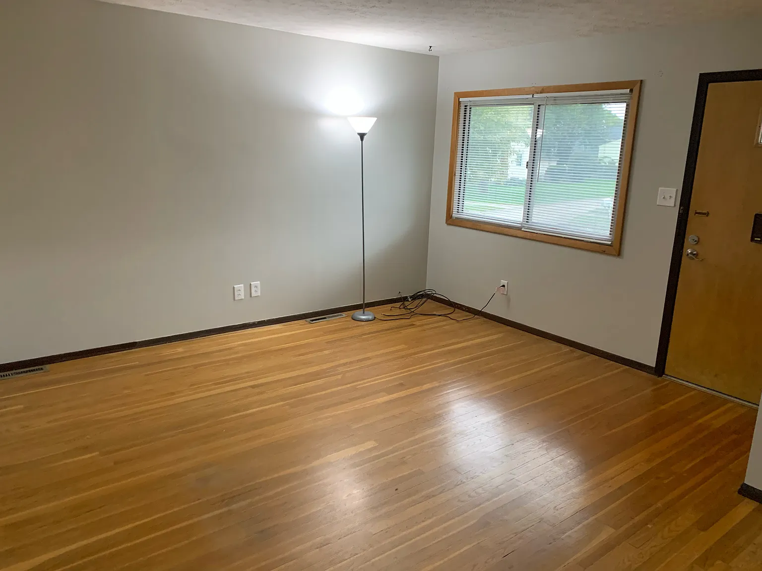 3 bed, 864 sqft, $1,195 — Photo 3