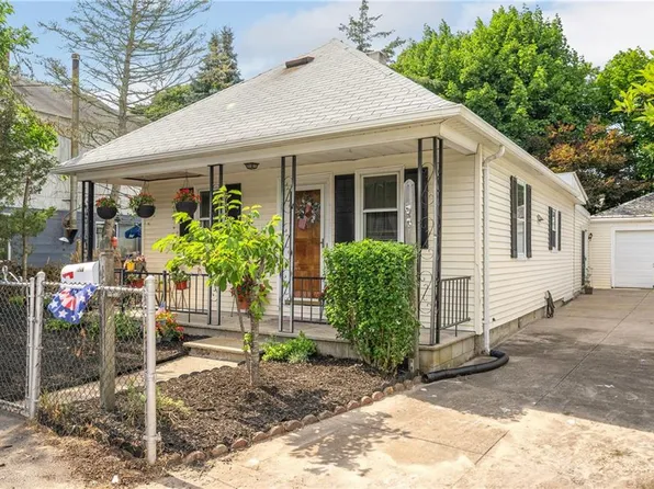 107 Crescent View Ave, Riverside, RI 02915