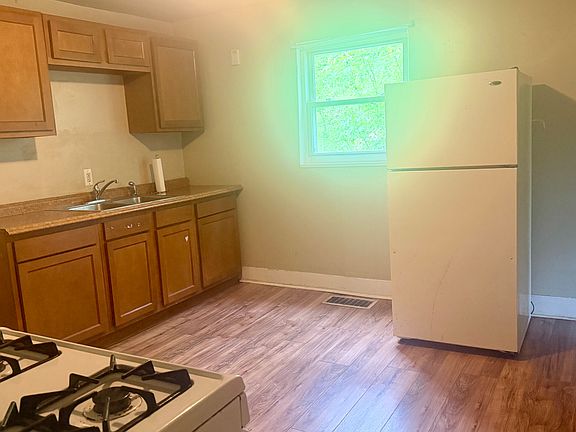 3rd image of 4473 5th St