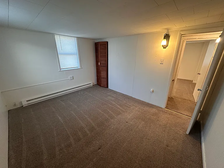 614 E Elm St — Photo 2