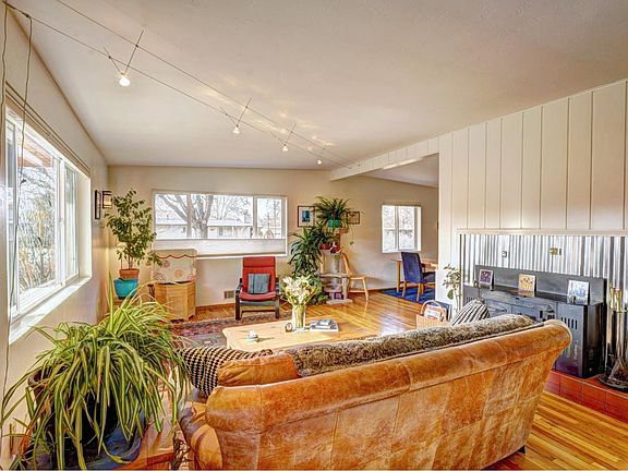 2nd image of 120 Columbine Dr