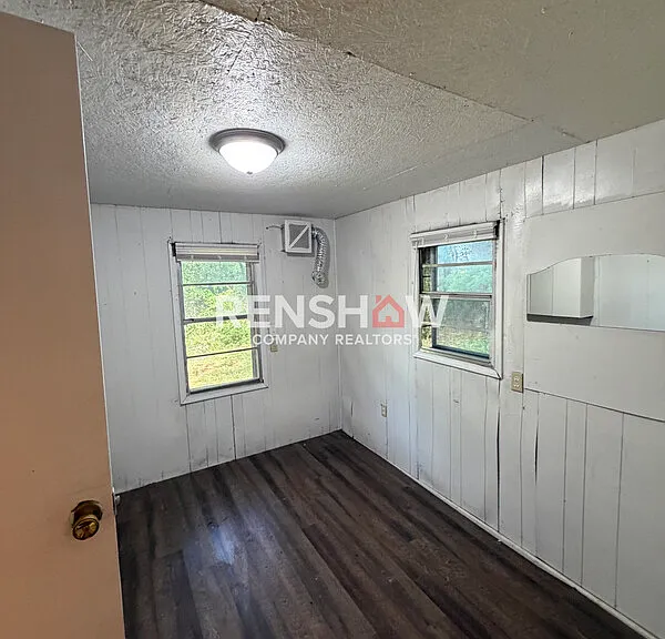 450 Bedwell St — Photo 25
