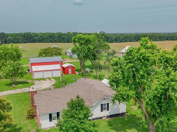 9661 E 1070 Road, Stockton, MO 65785