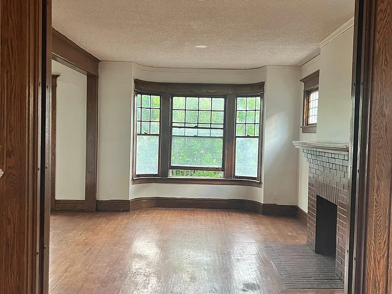 426 W Delavan Ave #UPPER — Photo 11