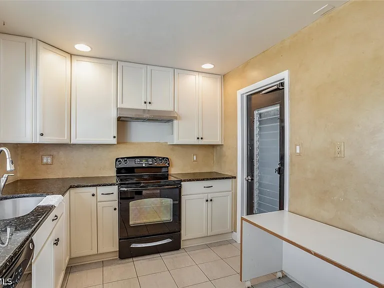 806 Entrada Dr N — Photo 9