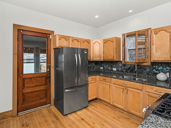 5th image of 1052 N Saint Louis Ave