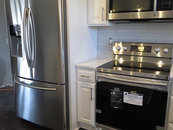 3rd image of 143 Pineridge Cir