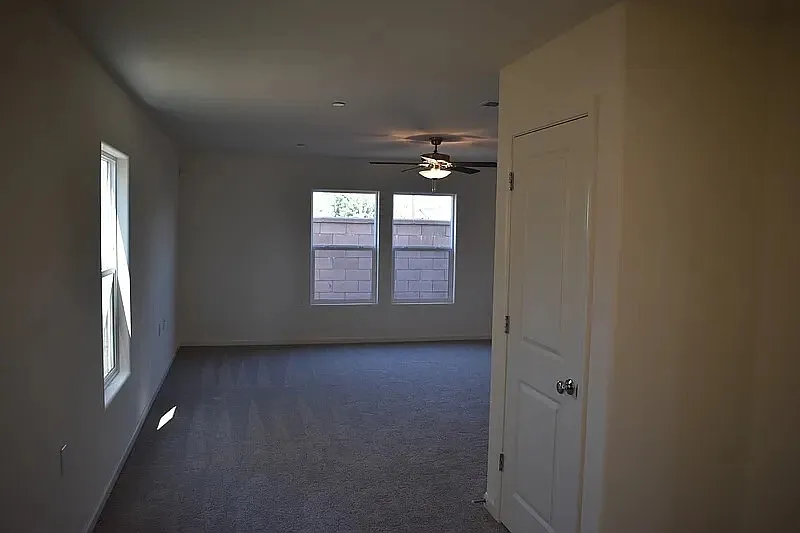 4 bed, 2.5 bath, 2100 sqft, $2,300 — Photo 4