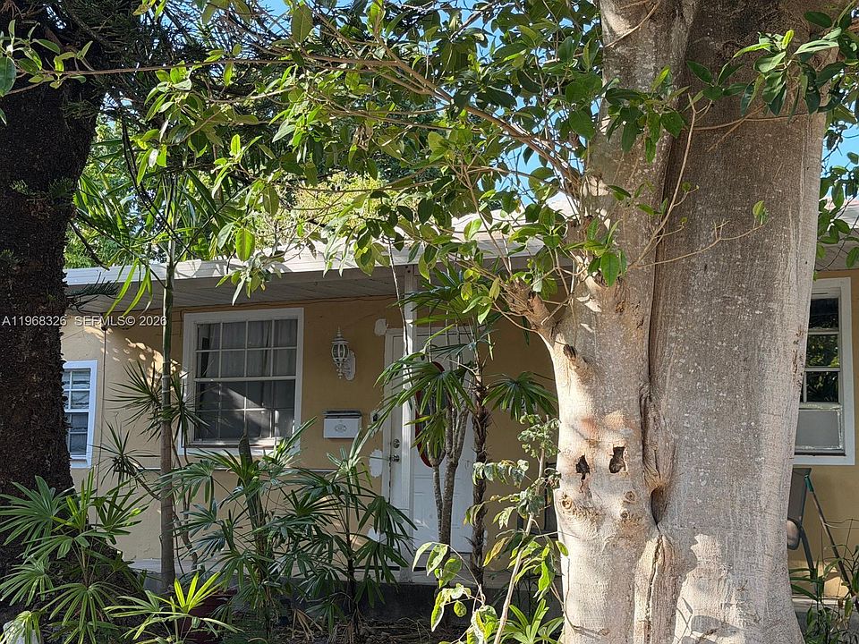 1st image of 4729 SW 4th St