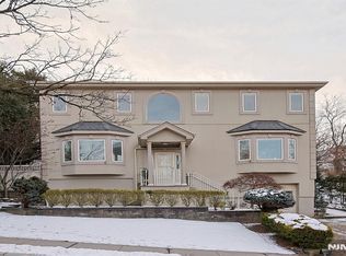 680 Stewart St, Ridgefield, NJ 07657