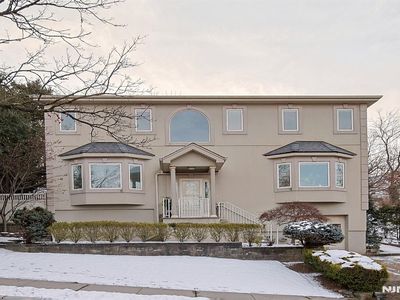 680 Stewart St, Ridgefield, NJ, 07657