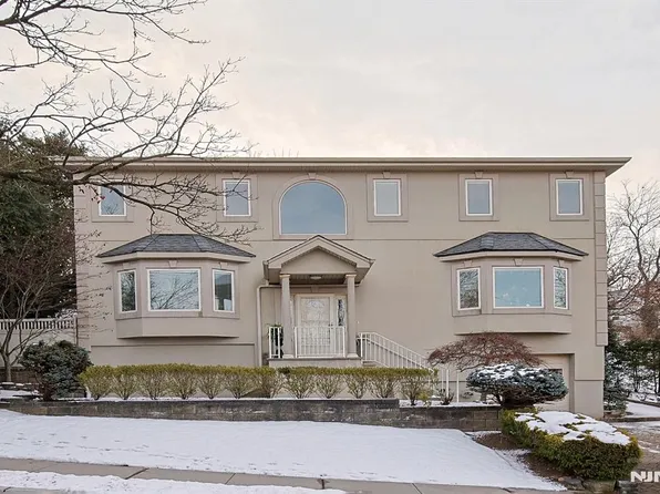 680 Stewart St, Ridgefield, NJ 07657