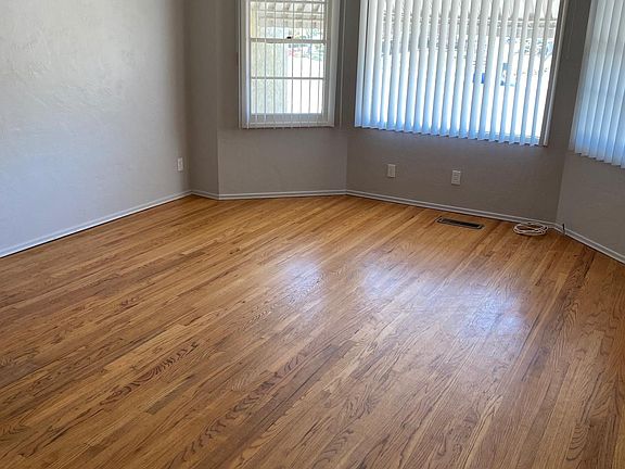 5th image of 3196 N Mountain View Dr