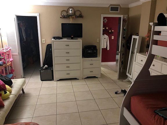 5th image of 7010 NW 186th St APT 418