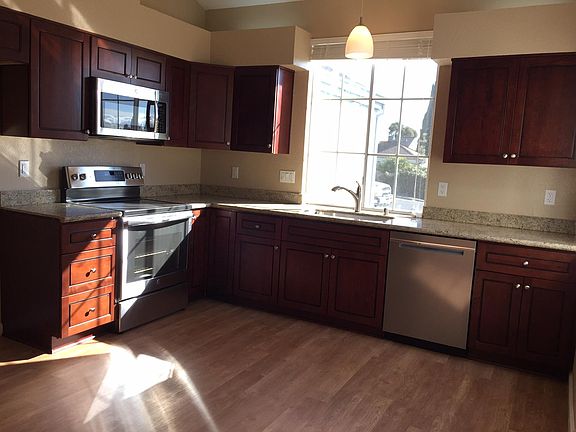 3rd image of 523 Solano Dr