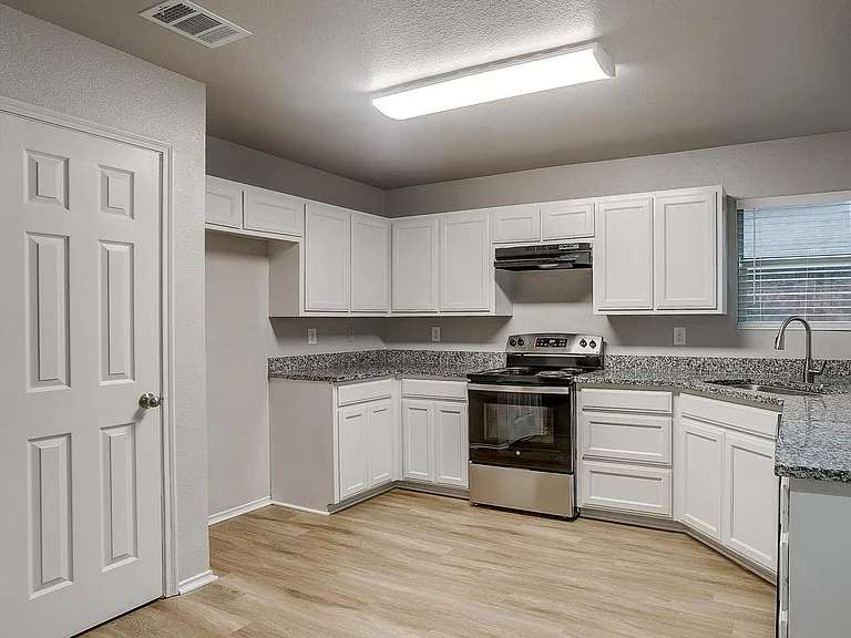 2616 Castle Rd — Photo 1