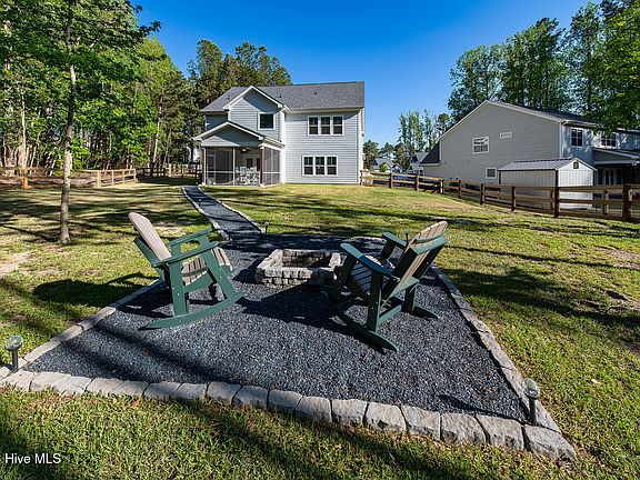 2nd image of 404 Endicott Court