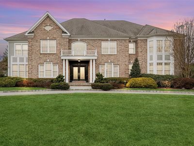 27 Legends Circle, Melville, NY, 11747