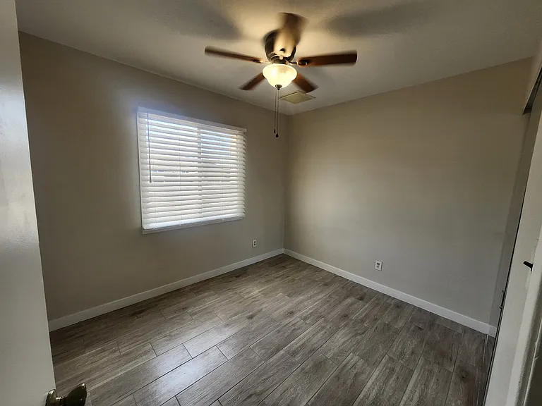 3136 W Port Au Prince Ln — Photo 15