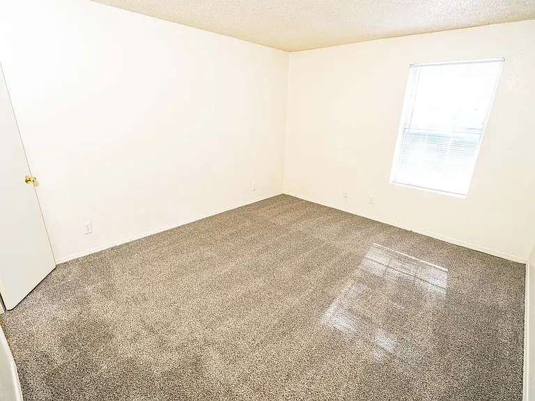 Tamarack Place Apartments — Photo 24