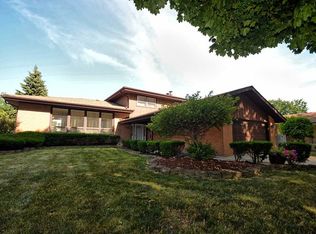 9605 S Tripp Ave, Oak Lawn, IL 60453