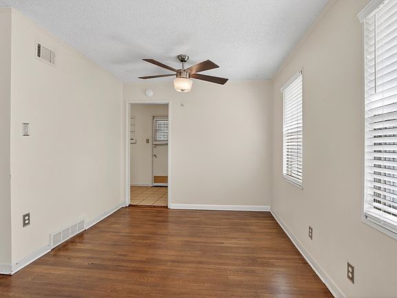 3rd image of 4924 Verne Rd