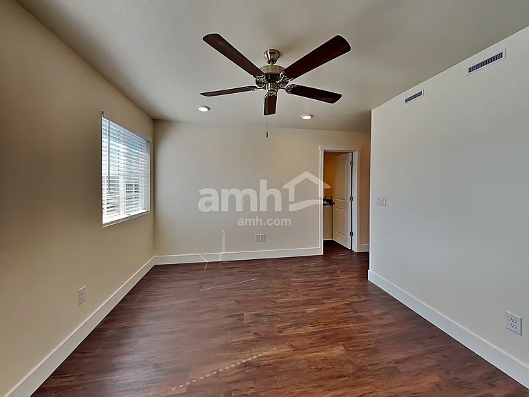 716 S Rocker Ave — Photo 9
