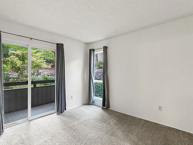 10922 Eastrail #2-34 — Photo 11