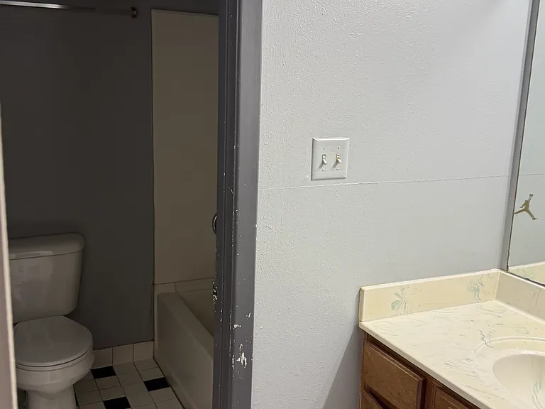 2228 Maple Dr — Photo 3