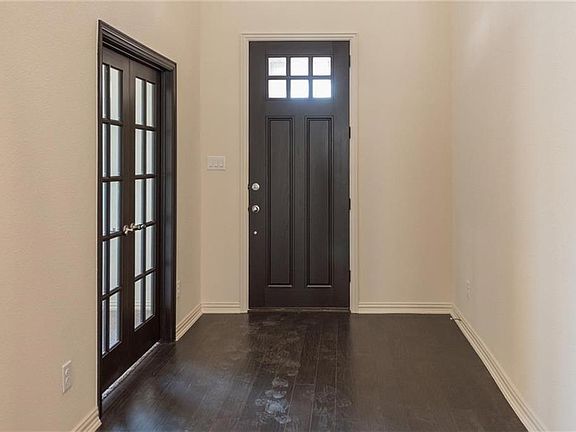 4th image of 700 Yarrow St