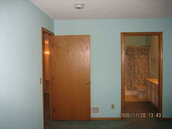 Nice Size Master Suite w/ Private Full Bath!