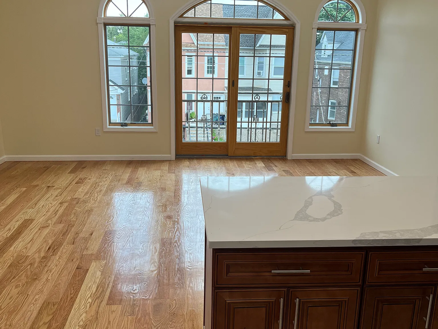3 bed, 1200 sqft, $2,950 — Photo 4