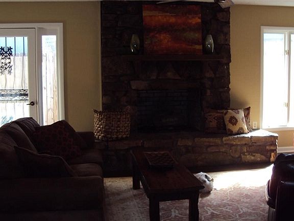 4th image of 1604 Metzler Ln